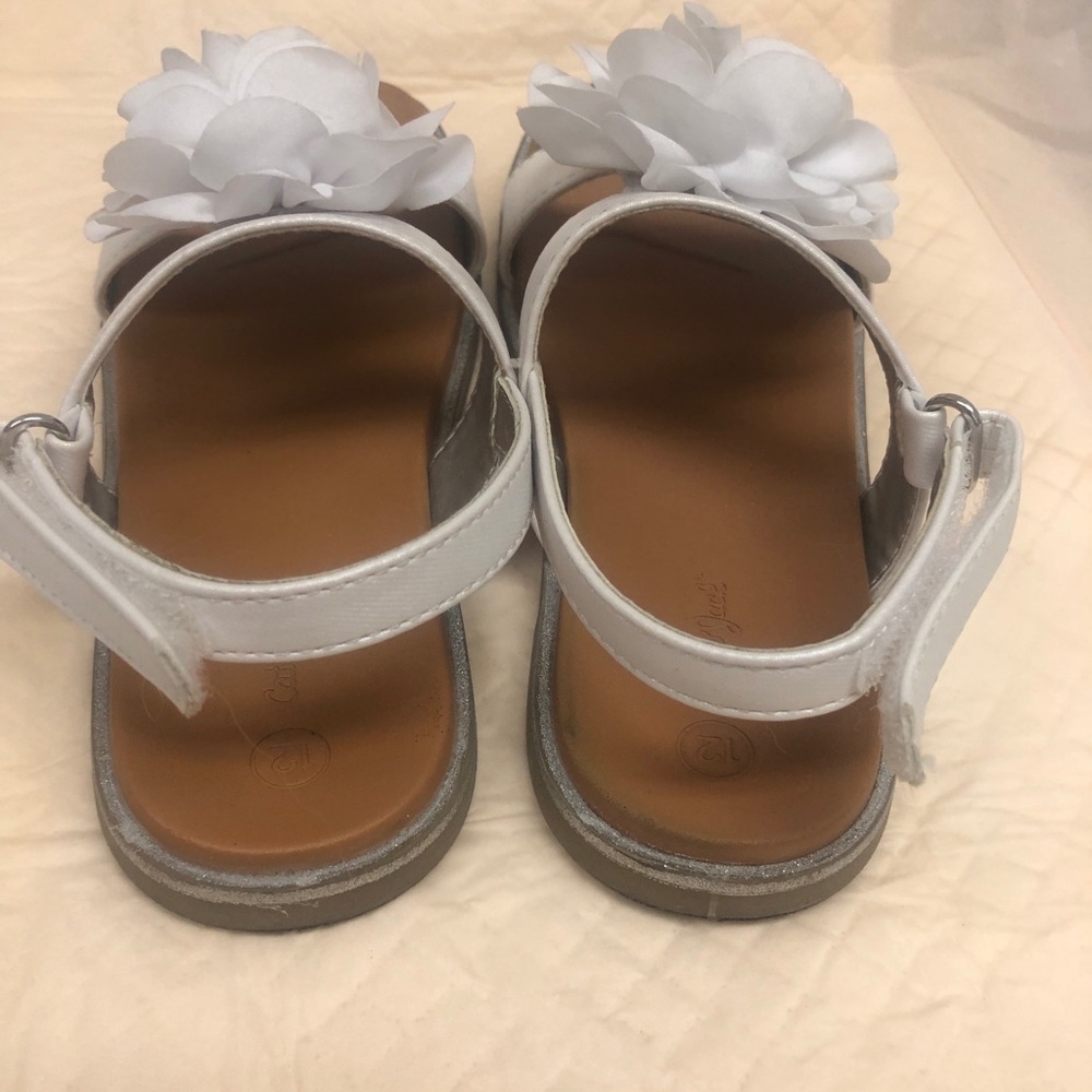 Sandals White straps, Velcro Cat & Jack brand Girls 12 Rubber solesFlower on top - Picture 4 of 12